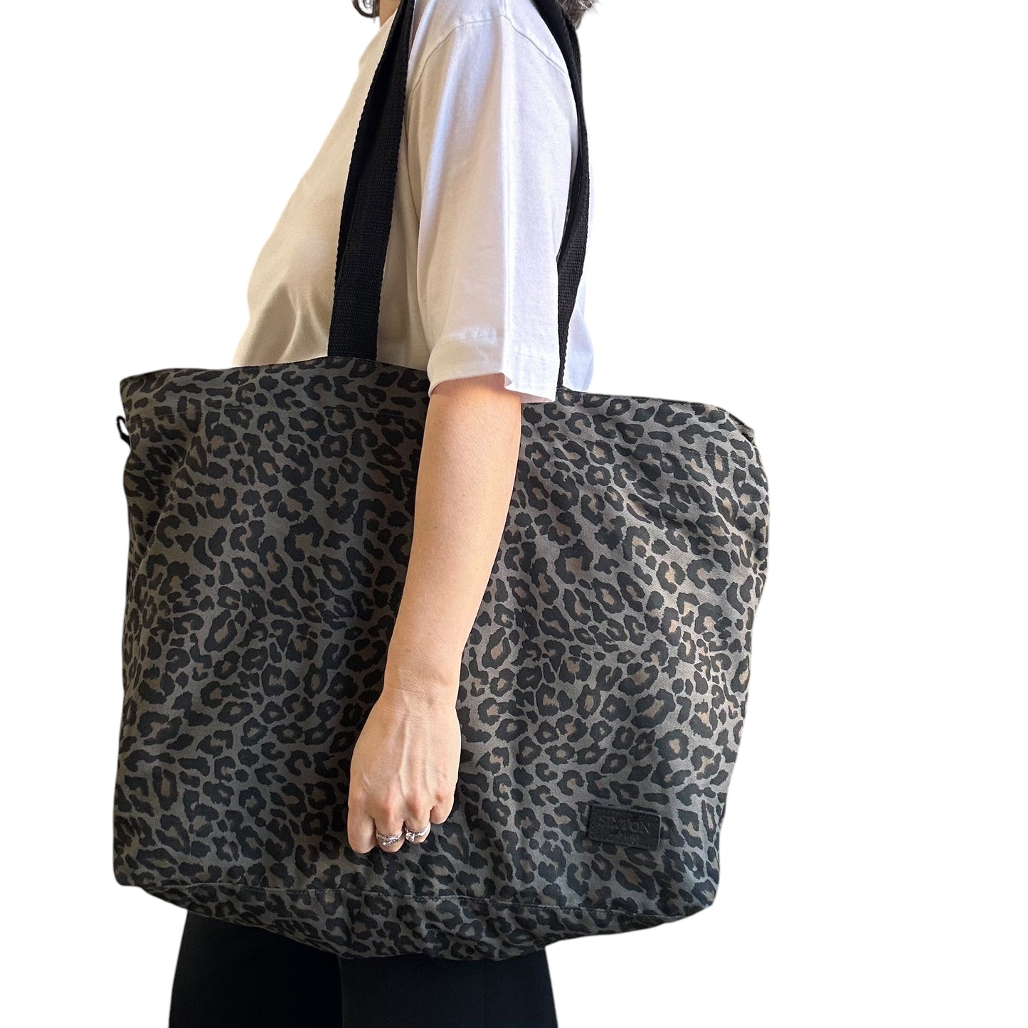 Weekend tote bag - grey Leopard print